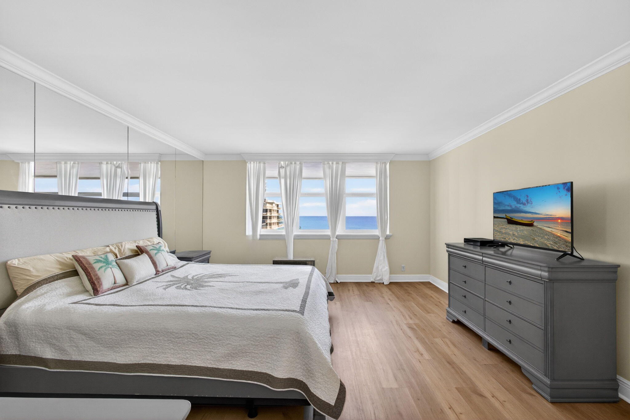 AQUARIUS CONDO - Residential