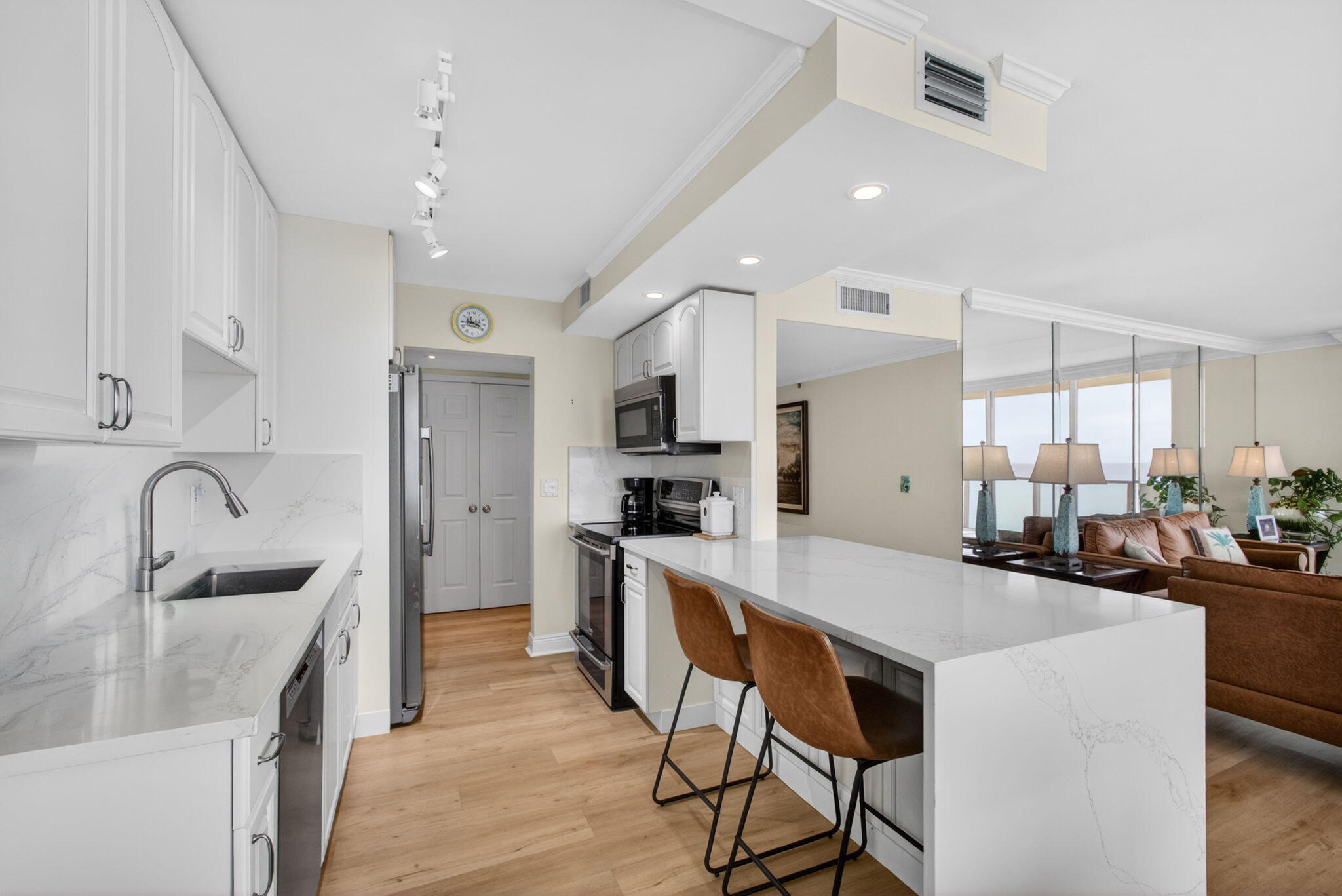 AQUARIUS CONDO - Residential