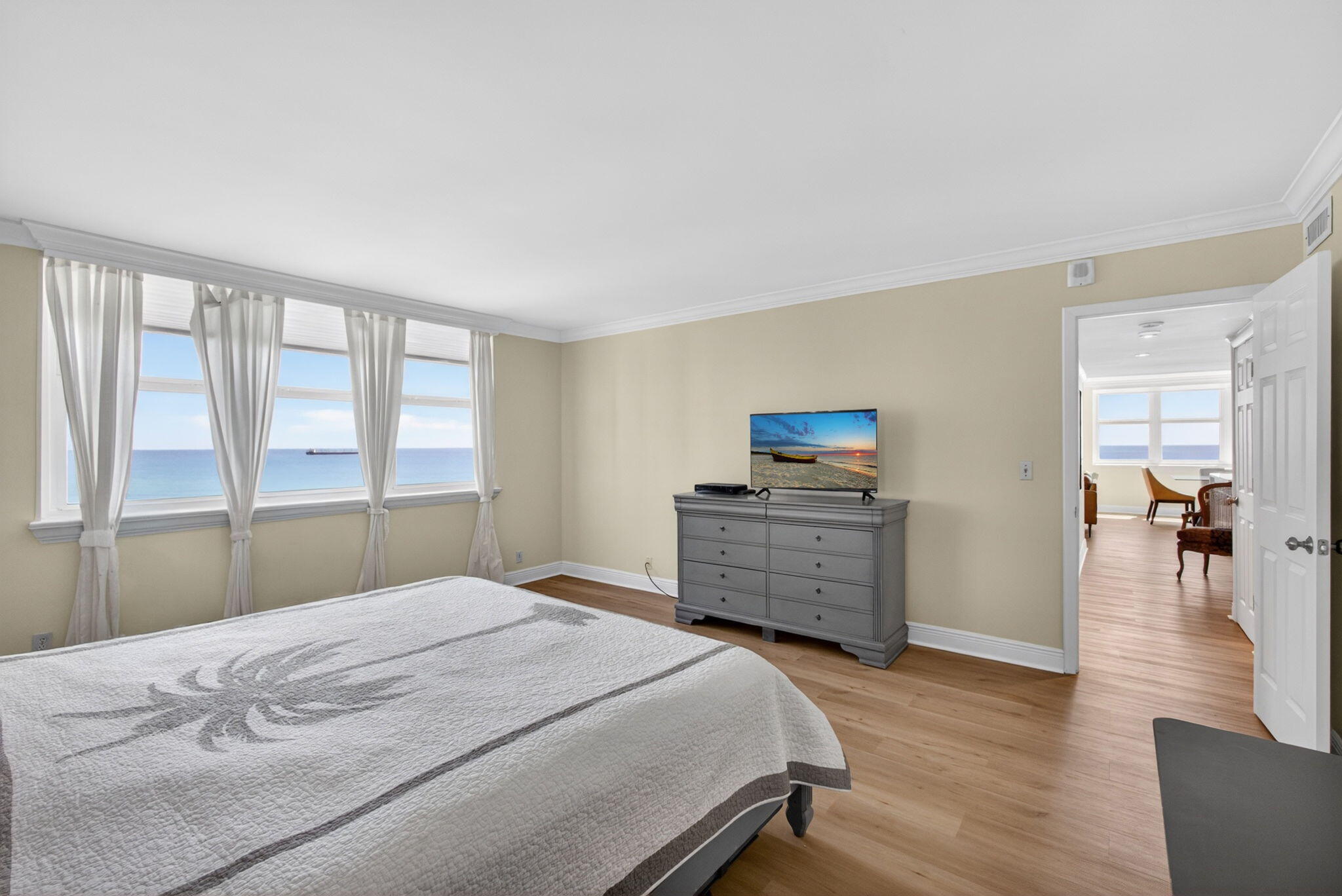 AQUARIUS CONDO - Residential