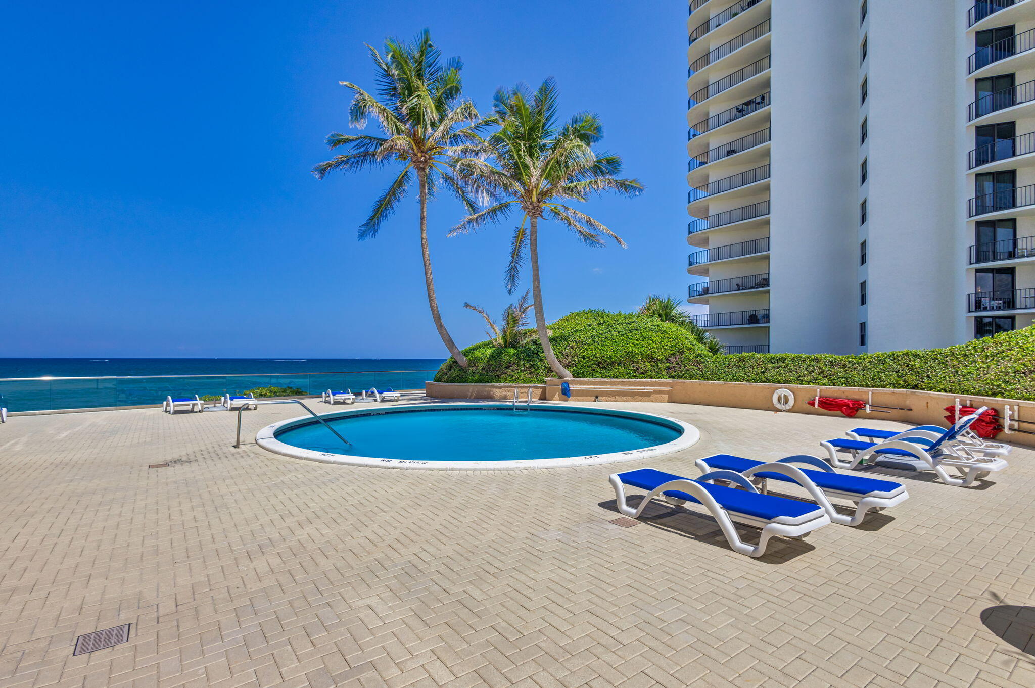 AQUARIUS CONDO - Residential