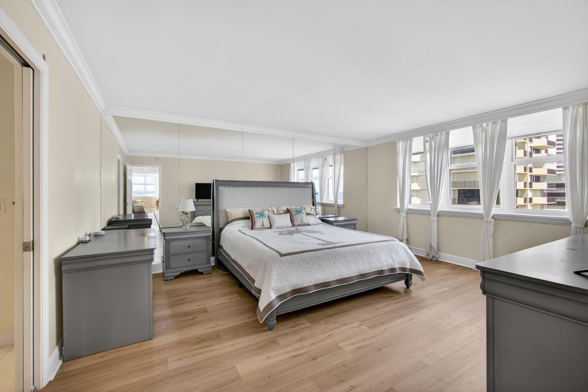 AQUARIUS CONDO - Residential