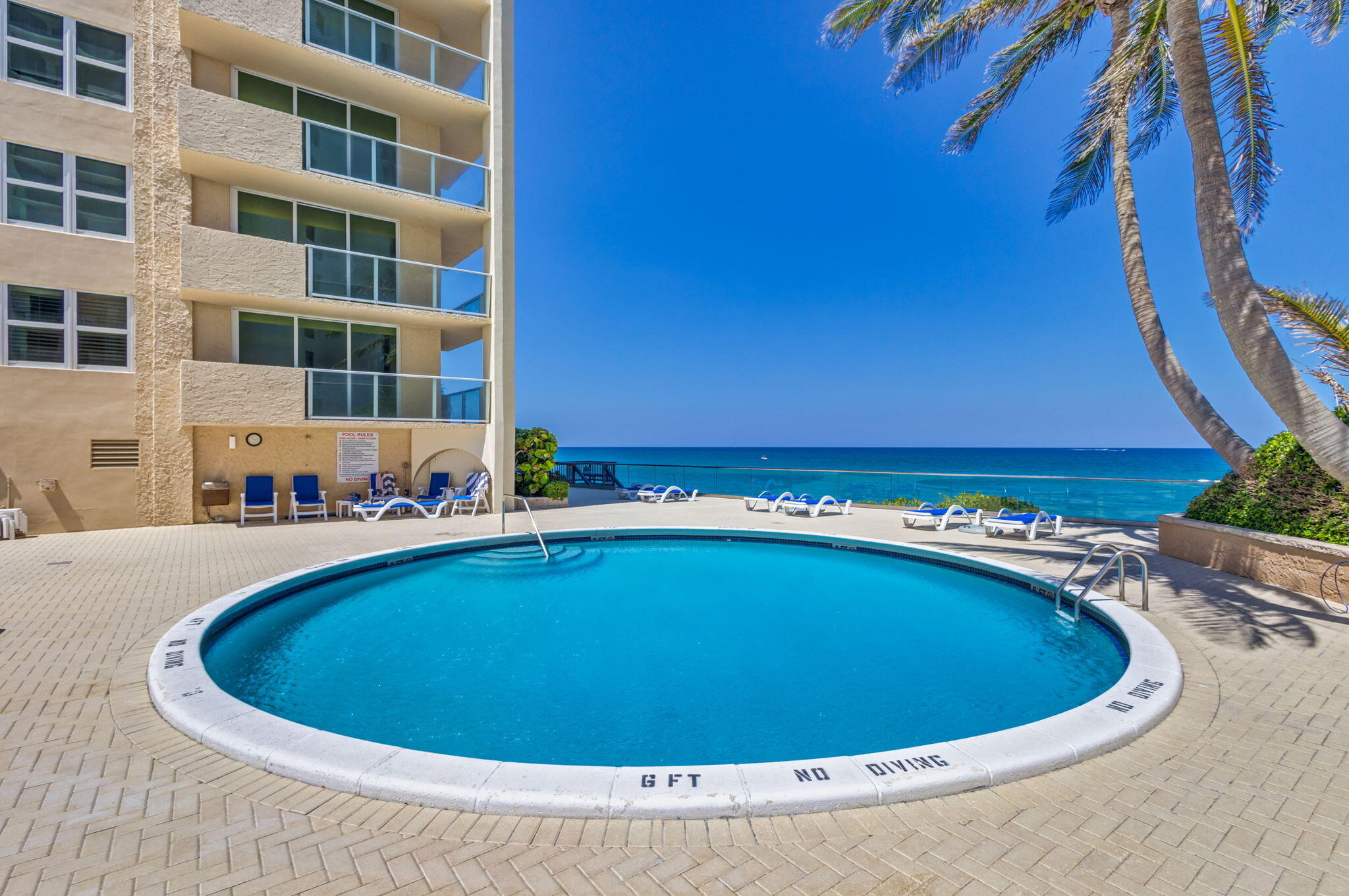 AQUARIUS CONDO - Residential