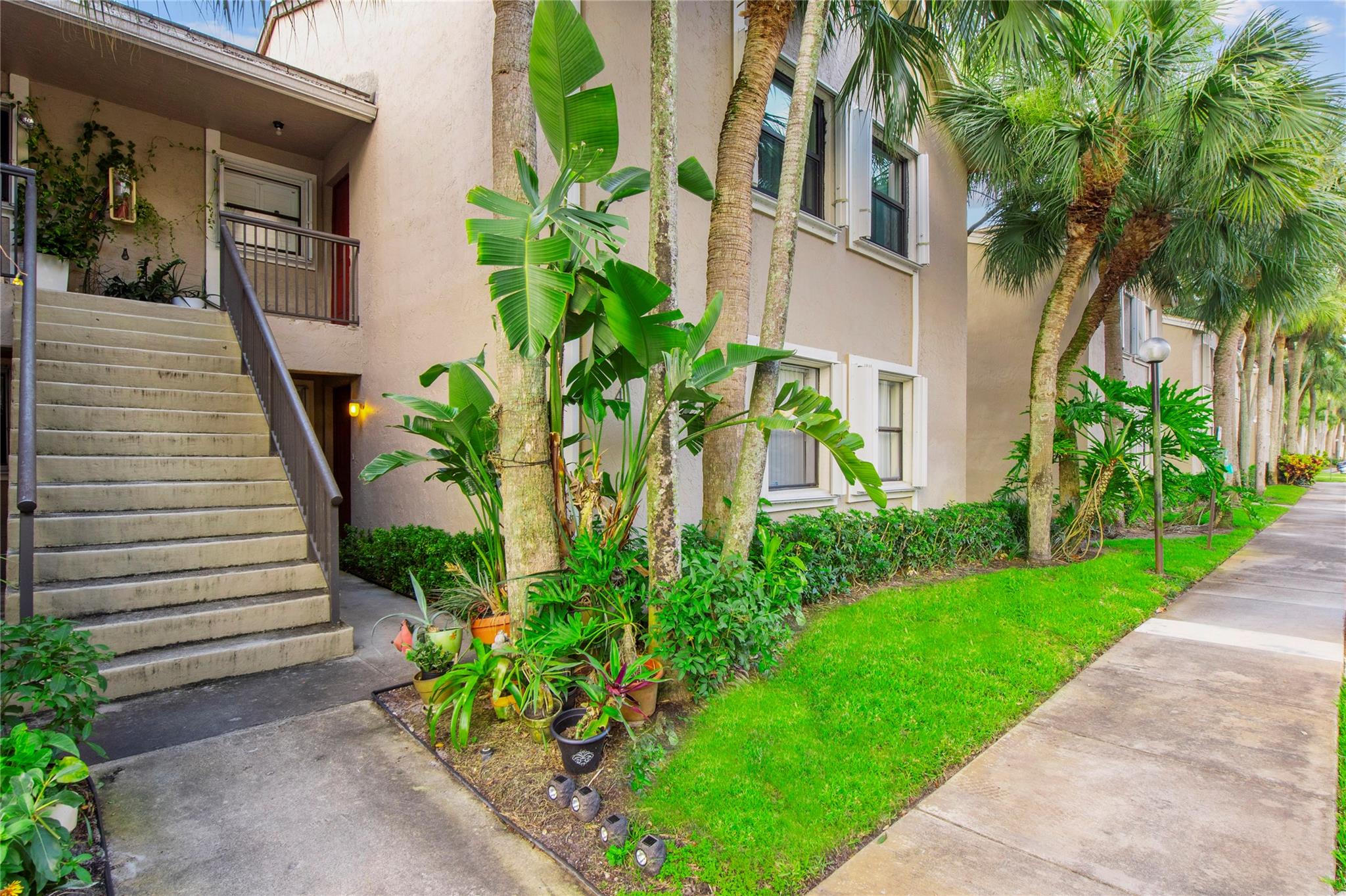 9625 Riverside Dr 4D