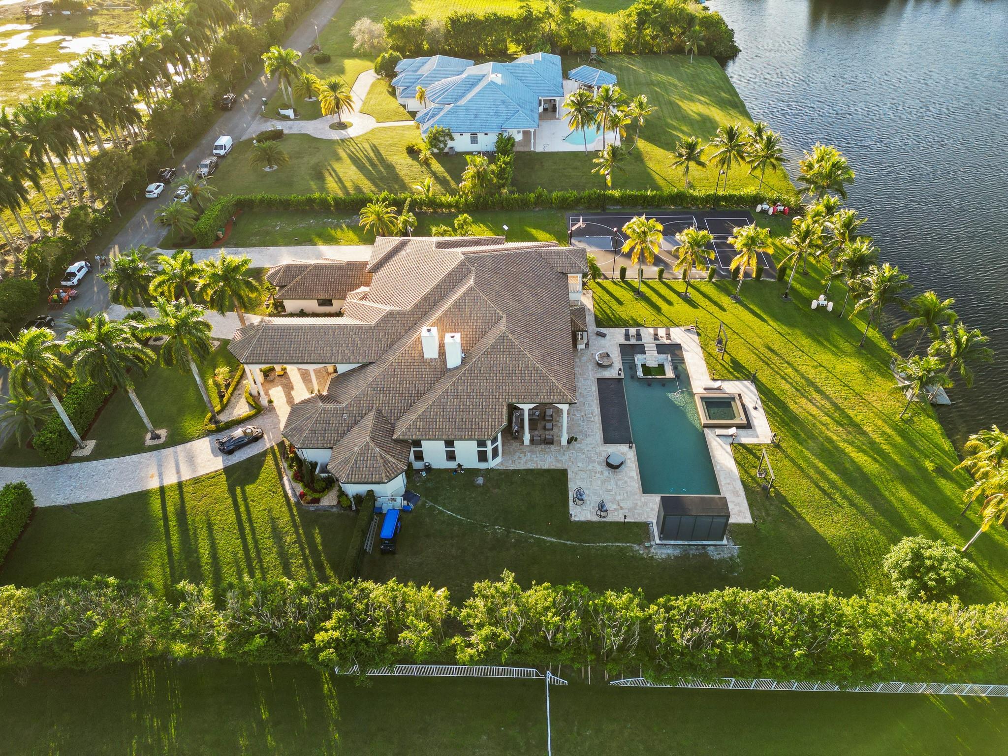 EXOTIC ACRES - Residential