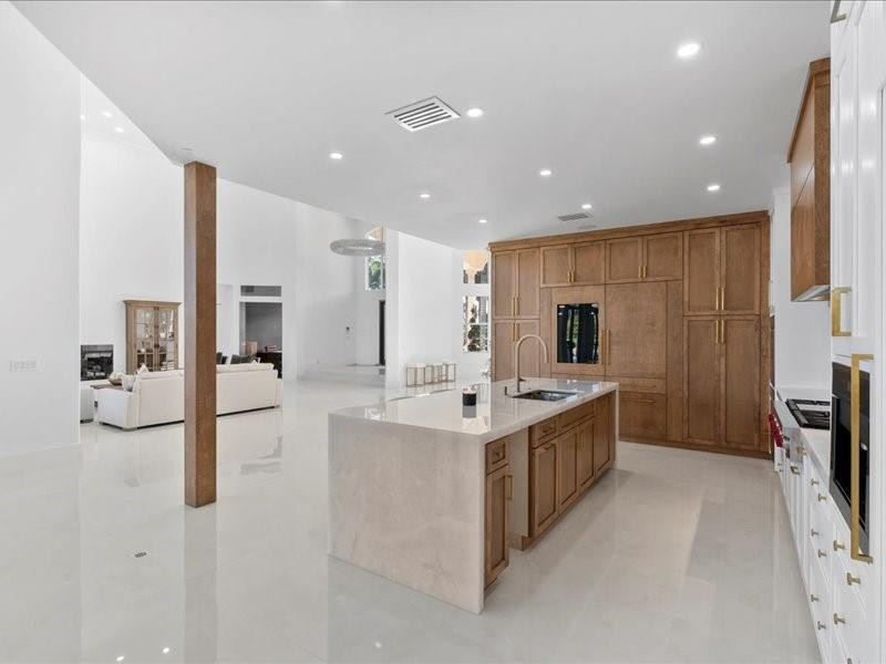 EXOTIC ACRES - Residential