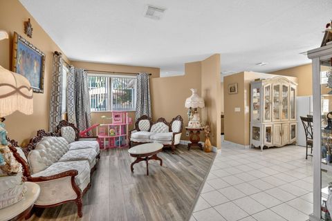 Tiny photo for 226 NW 75th Way, Plantation, FL 33317 (MLS # F10550732)