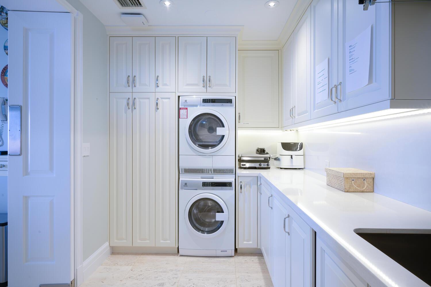 PLAZA OF THE PALM BEACHES - Residential