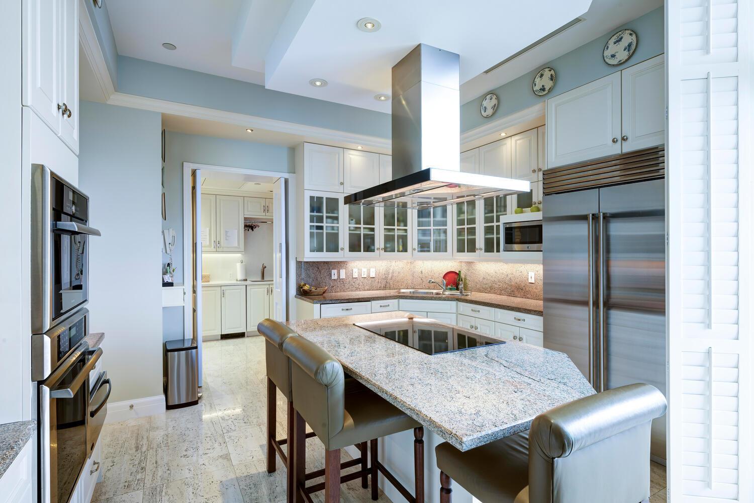 PLAZA OF THE PALM BEACHES - Residential