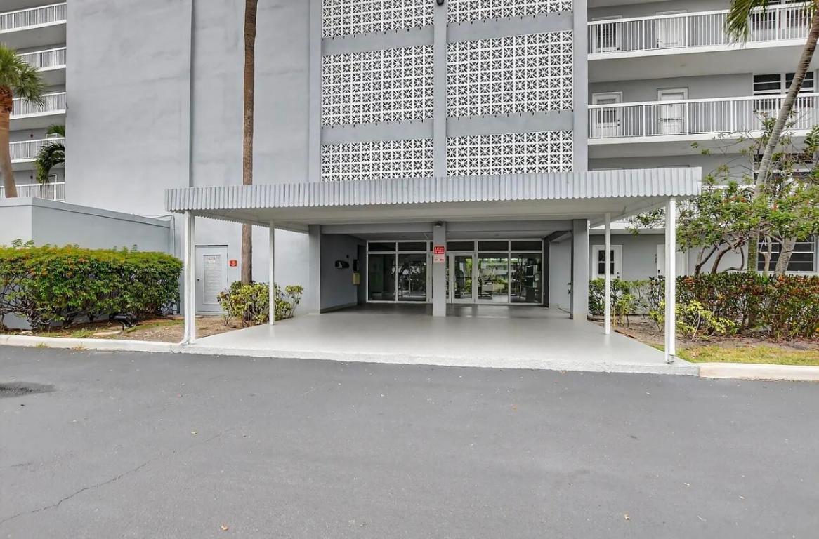 BOCA TEECA CONDO 3 - Residential