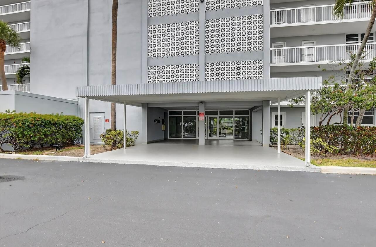 BOCA TEECA CONDO 3 - Residential