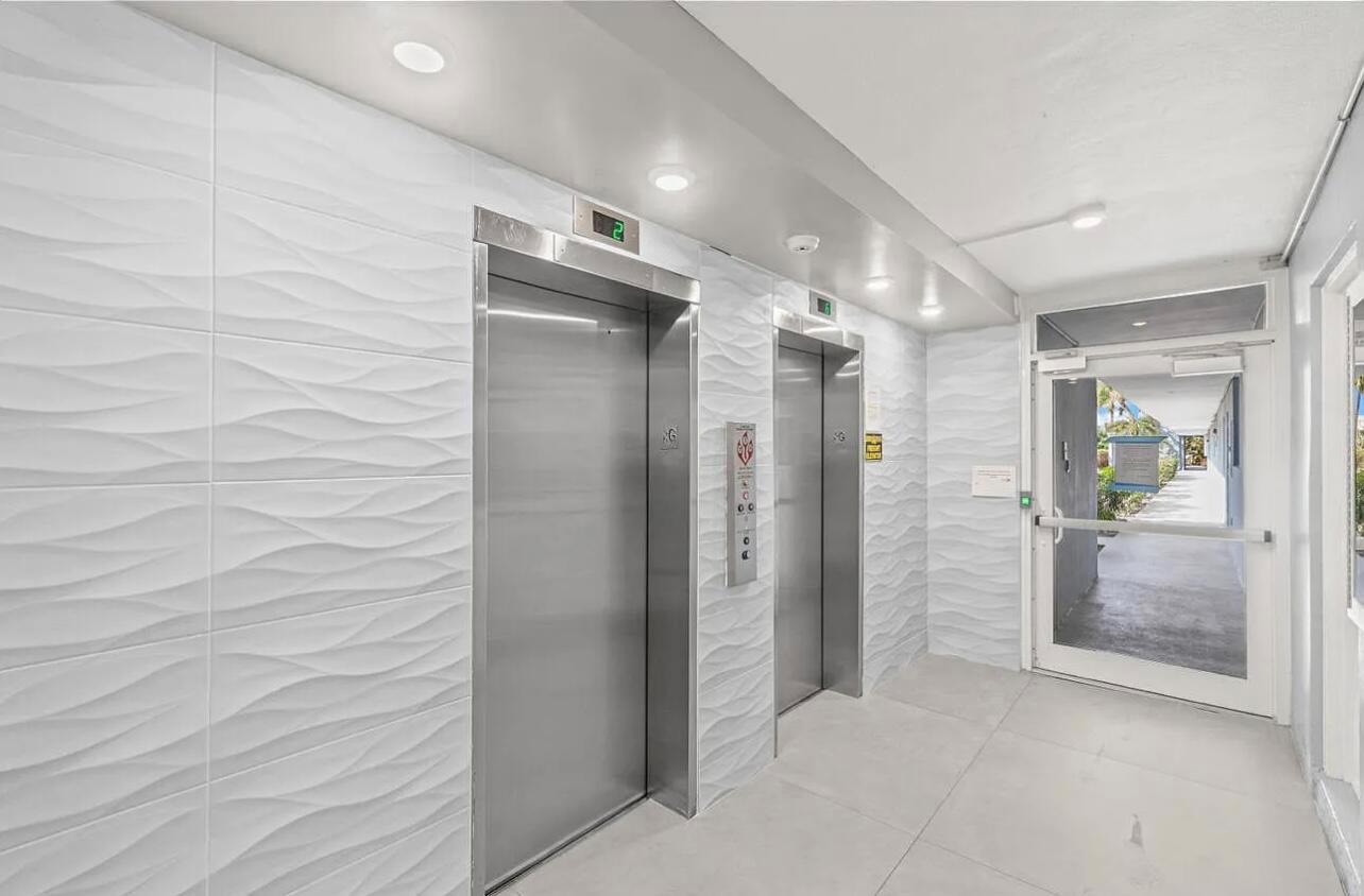 BOCA TEECA CONDO 3 - Residential