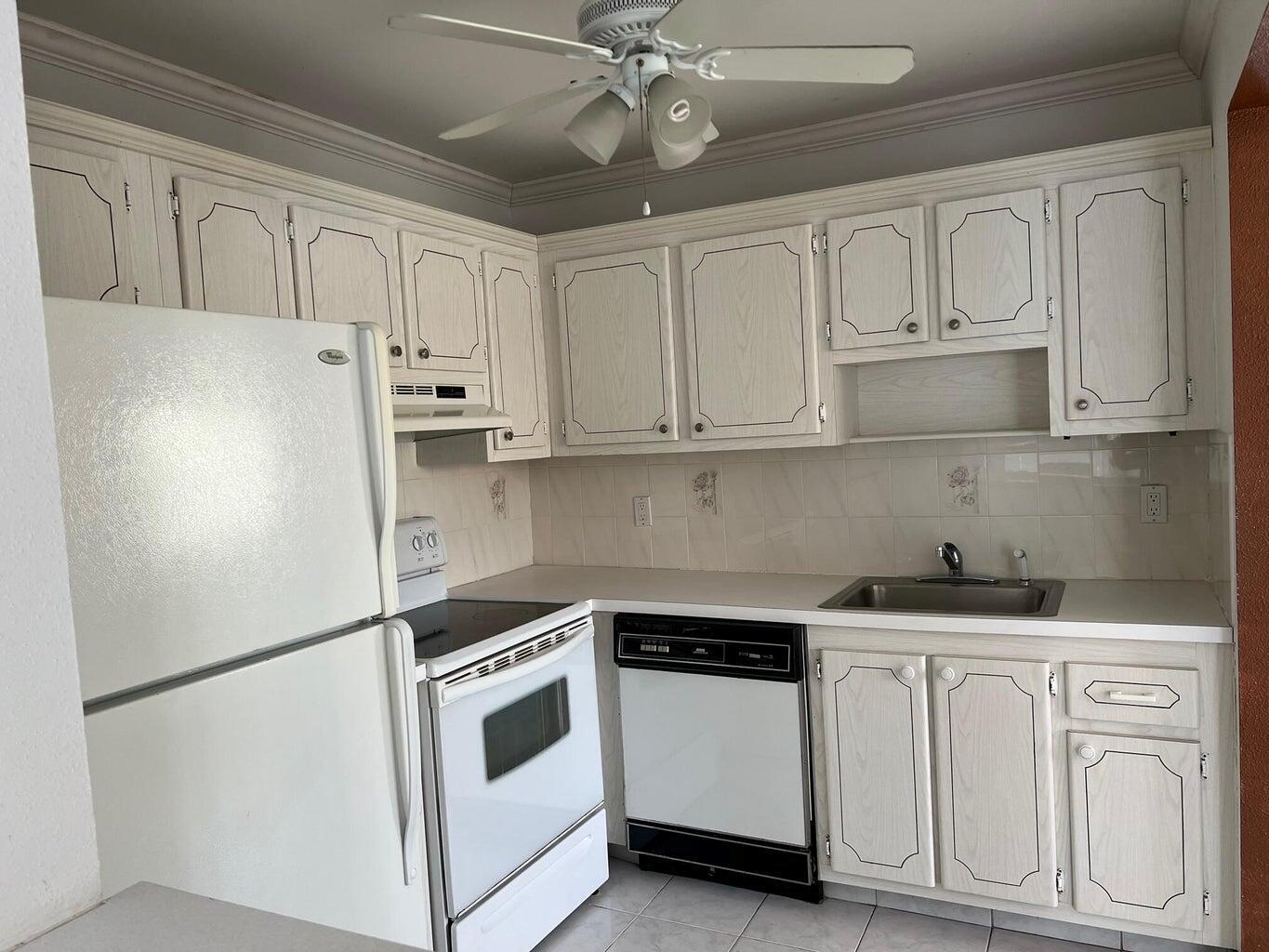 Second floor 1/1.5 apartment clean, bright and airy. Tiled throughout with a view of garden from patio. Courtesy bus close by and walking distance to pool. Come join the fun at the main clubhouse with shows, movies, library, beauty shop, fitness center, indoor and outdoor pools. Clubs and workshops to participate in. Close to all major shopping, restaurants, outdoor cafes, downtown, and beaches. 55+