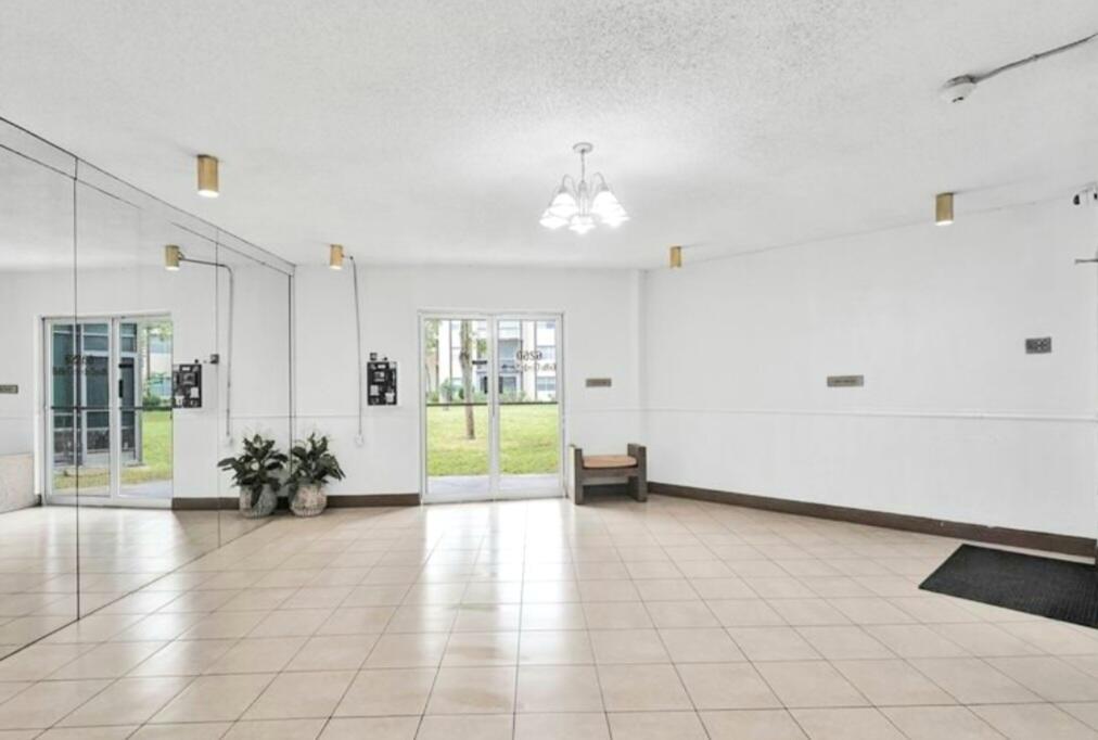 INVERRARY COUNTRY CLUB - Residential