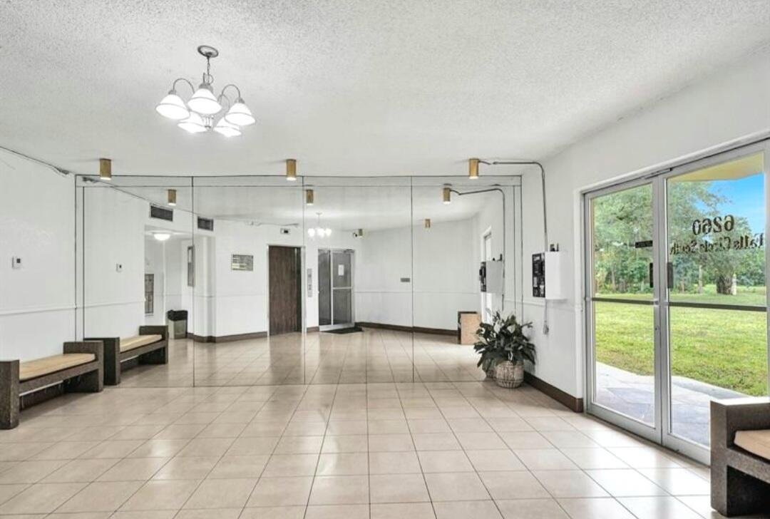 INVERRARY COUNTRY CLUB - Residential