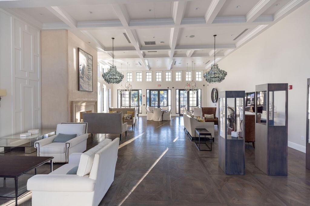 ROYAL PALM POLO - Residential