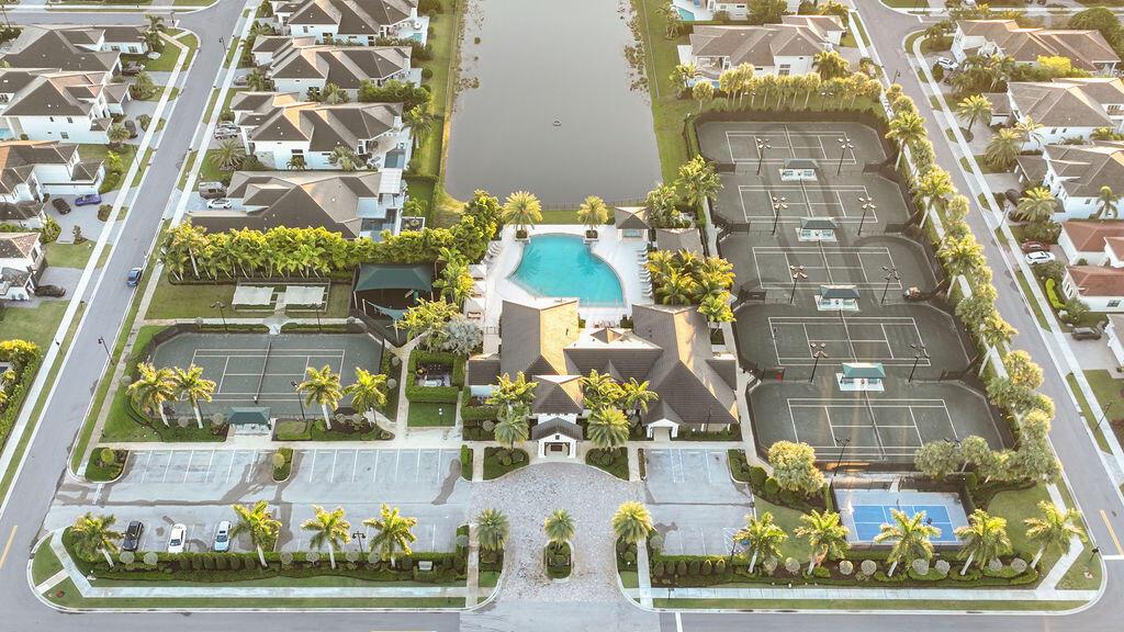 ROYAL PALM POLO - Residential