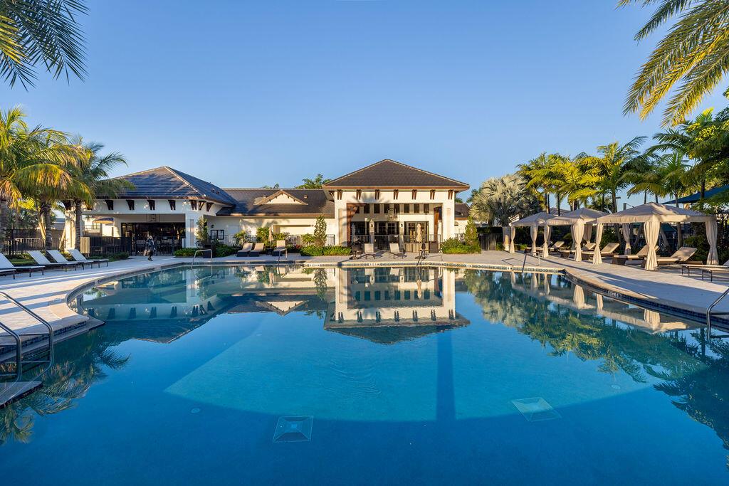 ROYAL PALM POLO - Residential