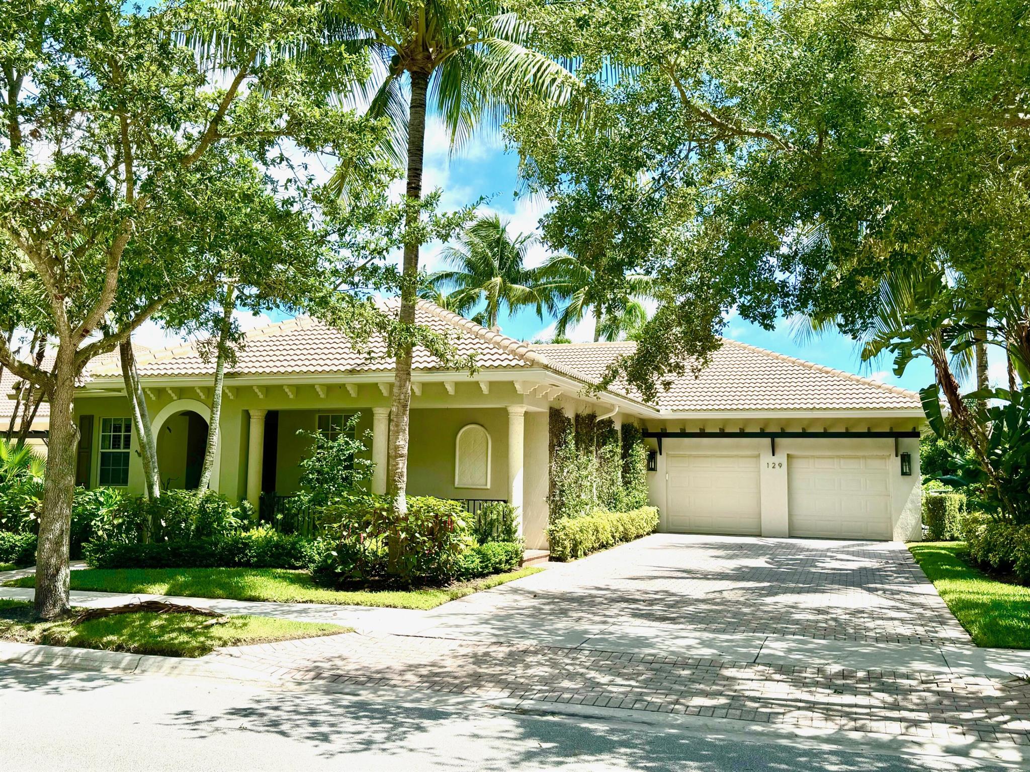Updated and private 4 bedroom 3.5 bath residence across from greenway in Jupiter's beautiful Paseos community. Home features 12 foot ceilings with white oak wood floors, light and bright open kitchen, breakfast area, and family room. Large dining room and separate den/office. One story home. Main suite features a double door entry and sitting area with generous custom closet. Built-in Murphy Bed in 4th bedroom, abundant closets and storage throughout, fresh paint, two new A/C with EcoBee thermostats, oversized two car garage, plus a stunningly landscaped yard with daybed swing and covered loggia in the back and gracious front porch and expansive paver driveway. Close to the beach, various golf clubs, pickleball, and specialty markets, restaurants and shops.