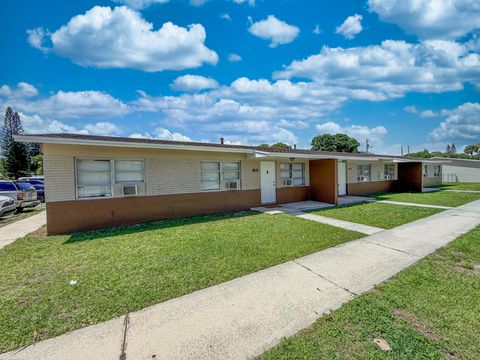 Photo of 703 N 25th Street, Fort Pierce, FL 34947 (MLS # B26008441)