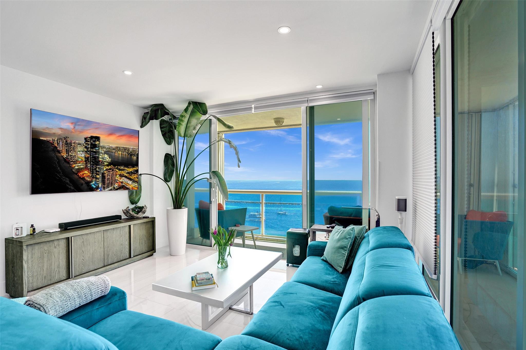 Point of Americas 1 - Residential