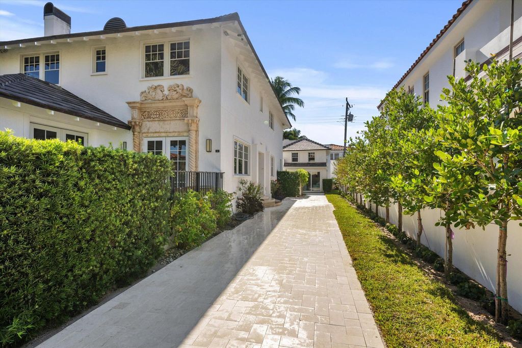 Photo of 124 Seabreeze Avenue, Palm Beach, FL 33480 (MLS # R11040208)