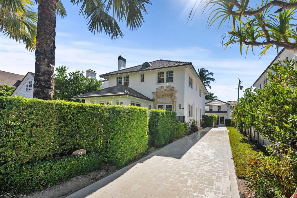 Photo of 124 Seabreeze Avenue, Palm Beach, FL 33480 (MLS # R11040208)