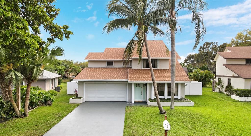 Photo of 1147 Rainwood Circle, Palm Beach Gardens, FL 33410 (MLS # R10700305)