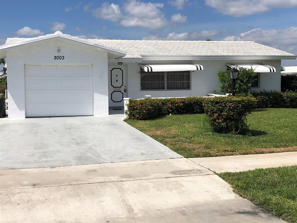 Photo of 2003 SW 18th Street, Boynton Beach, FL 33426 (MLS # R10701051)