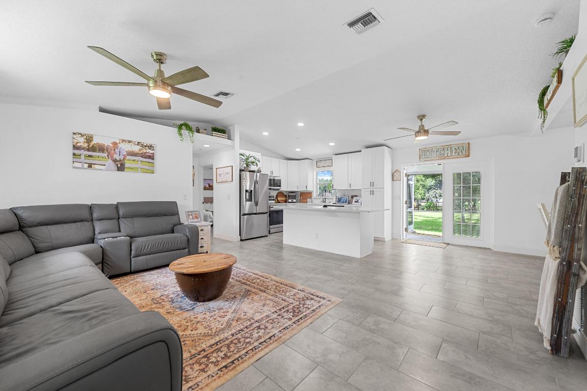 10-43-40~ W 209.7 FT OF E   2182 FT OF N 237.9 FT - Residential