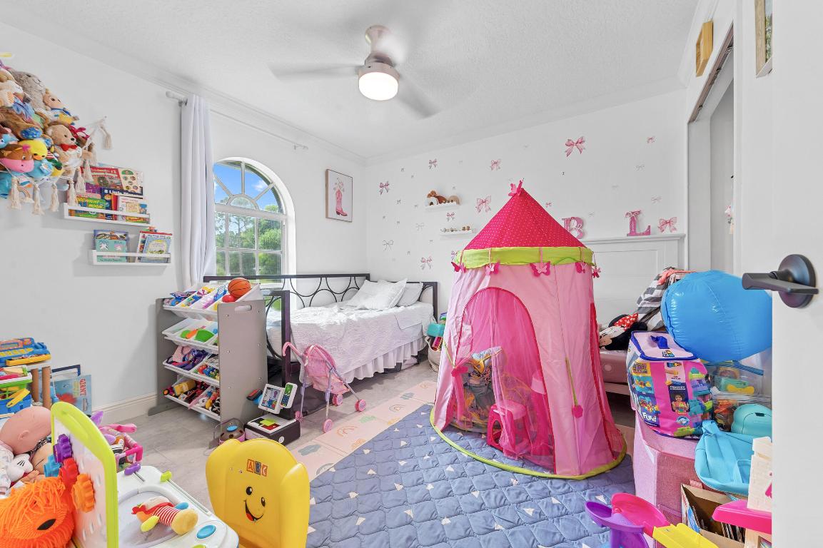 10-43-40~ W 209.7 FT OF E   2182 FT OF N 237.9 FT - Residential