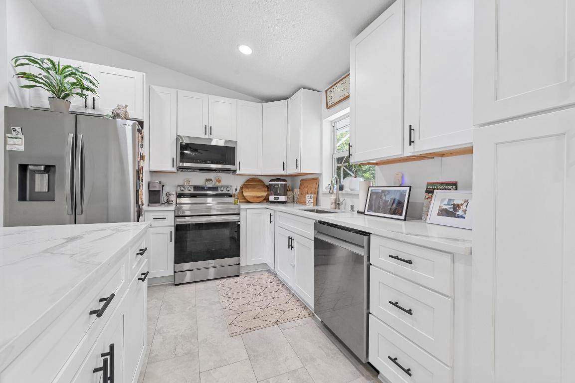 10-43-40~ W 209.7 FT OF E   2182 FT OF N 237.9 FT - Residential