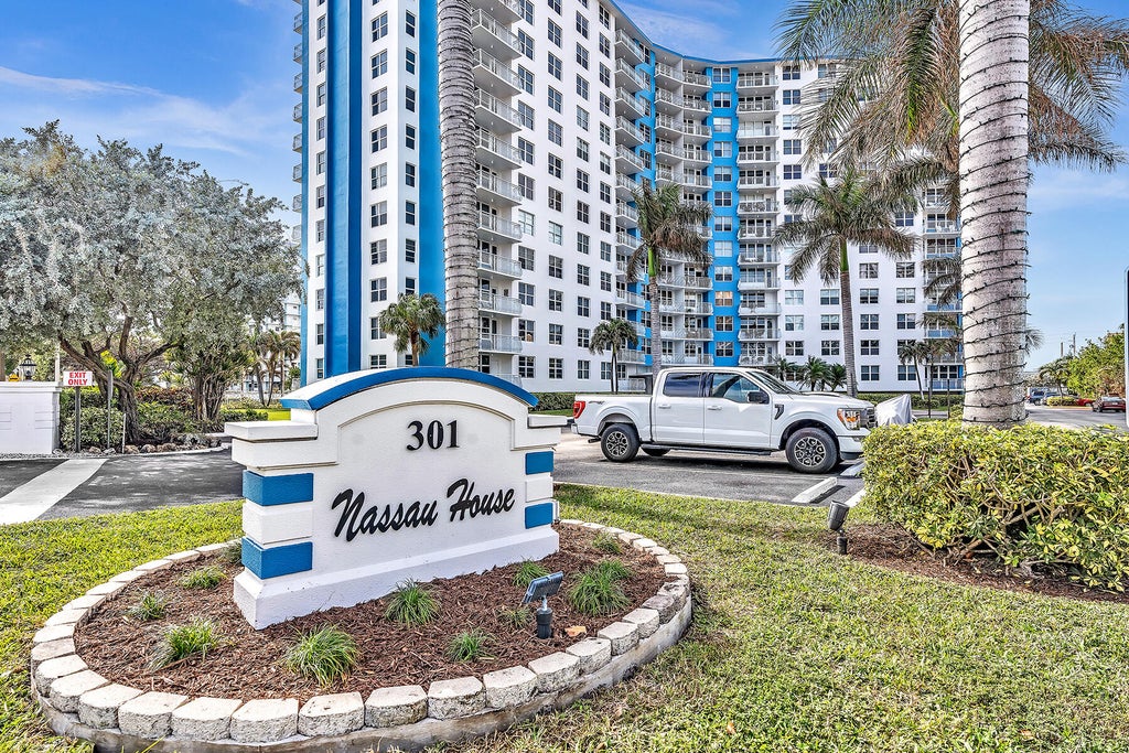 Photo of 301 N Ocean Boulevard, Pompano Beach, FL 33062 (MLS # B26079806)