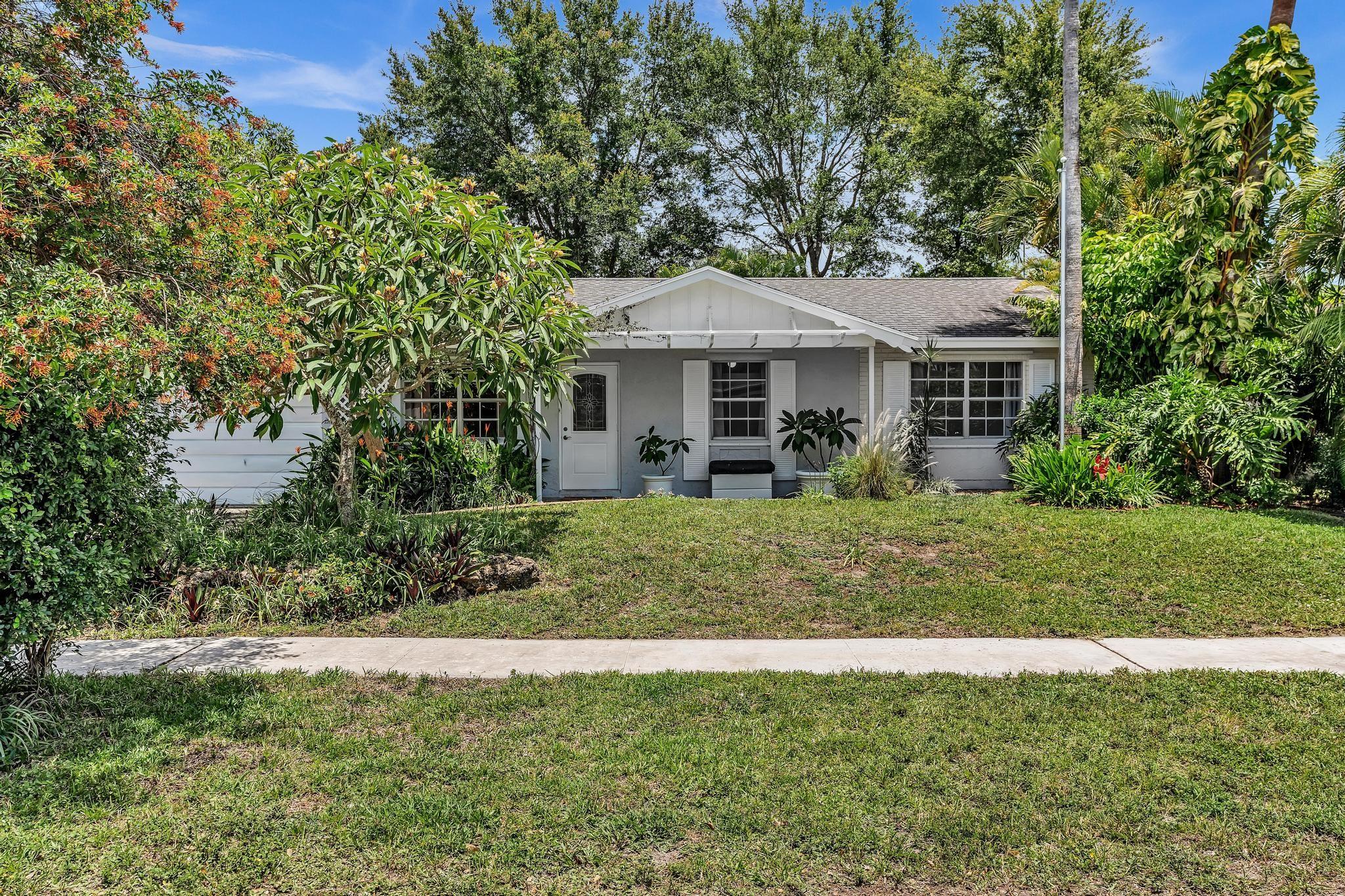 8211 NW 47th St
