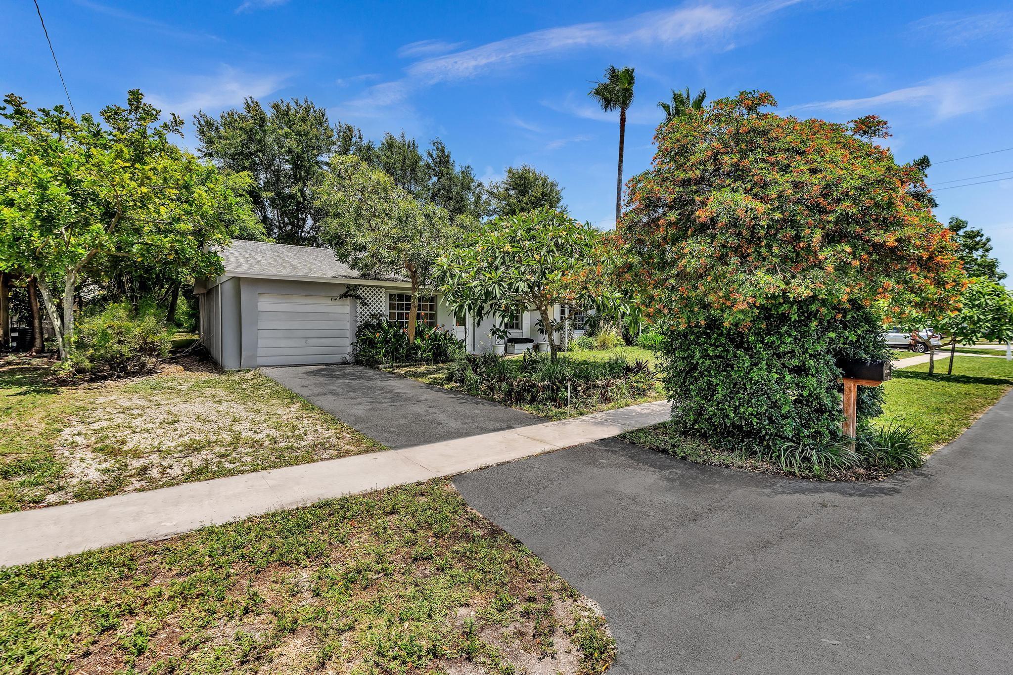 8211 NW 47th St