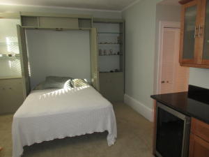 PALM BEACH HOTEL COND DECL 2-12-81 - Residential Lease