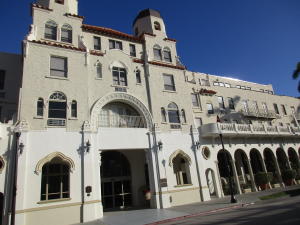 PALM BEACH HOTEL COND DECL 2-12-81 - Residential Lease