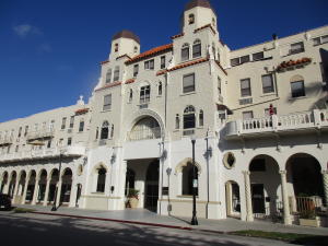 PALM BEACH HOTEL COND DECL 2-12-81 - Residential Lease