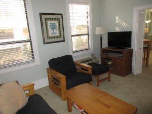 PALM BEACH HOTEL COND DECL 2-12-81 - Residential Lease