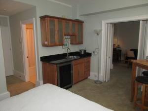 PALM BEACH HOTEL COND DECL 2-12-81 - Residential Lease