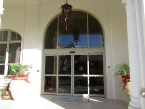 PALM BEACH HOTEL COND DECL 2-12-81 - Residential Lease