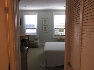 PALM BEACH HOTEL COND DECL 2-12-81 - Residential Lease