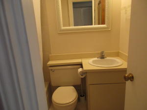 PALM BEACH HOTEL COND DECL 2-12-81 - Residential Lease