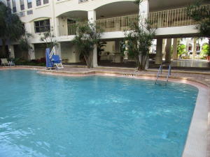 PALM BEACH HOTEL COND DECL 2-12-81 - Residential Lease