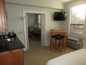 PALM BEACH HOTEL COND DECL 2-12-81 - Residential Lease