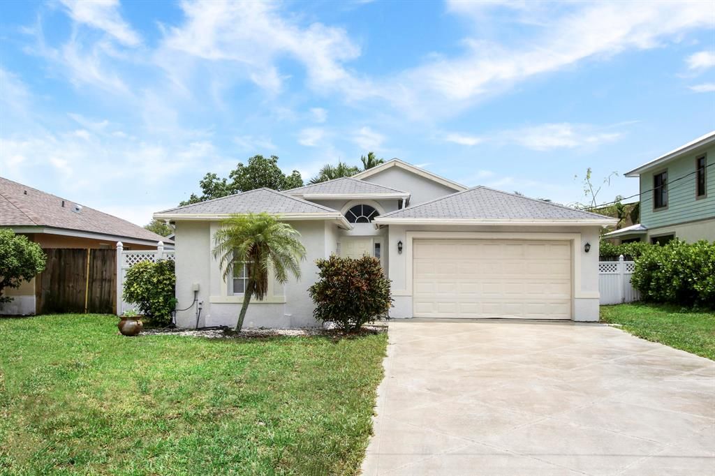 Photo of 6430 Barbara Street, Jupiter, FL 33458 (MLS # R10714535)