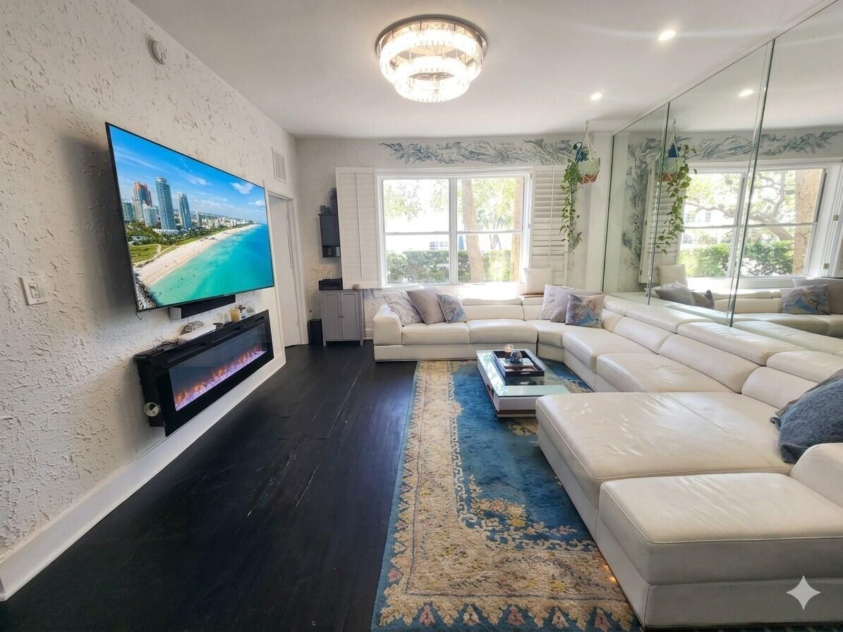 THE ESPLANADE BEACH CONDO - Residential