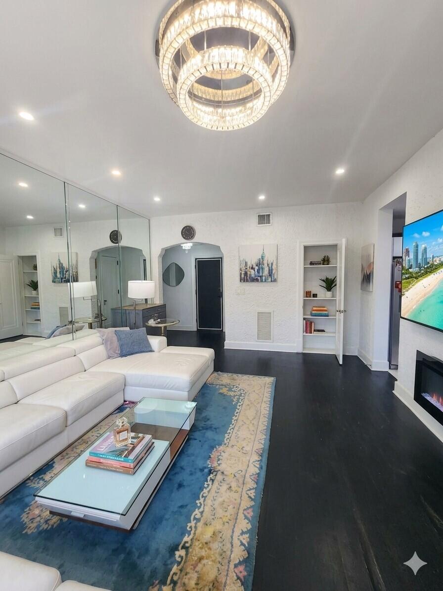 THE ESPLANADE BEACH CONDO - Residential