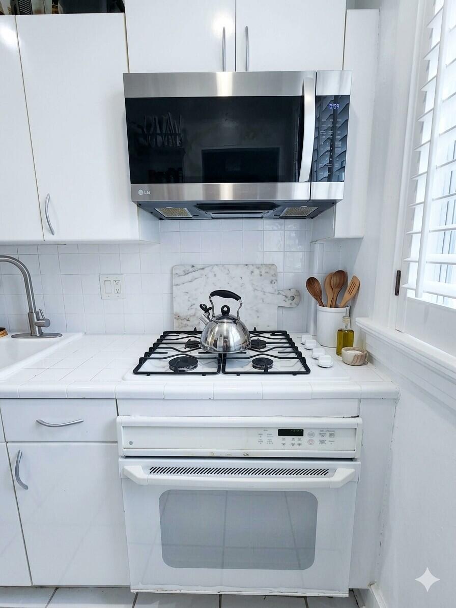 THE ESPLANADE BEACH CONDO - Residential