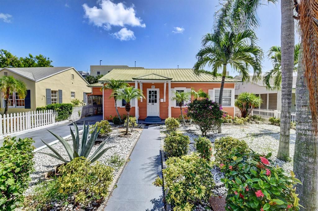 Photo of 23 S Swinton Avenue, Delray Beach, FL 33444 (MLS # R10689616)
