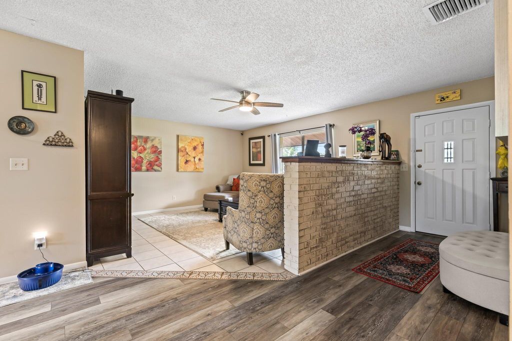 Photo of 586 SE Maple Terrace, Port Saint Lucie, FL 34953 (MLS # R11004046)